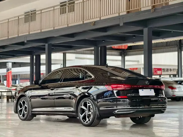 Volkswagen Passat — Фото автомобиля 16