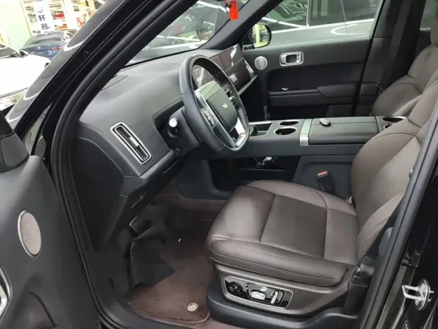 Li Auto L9 — Фото автомобиля 14