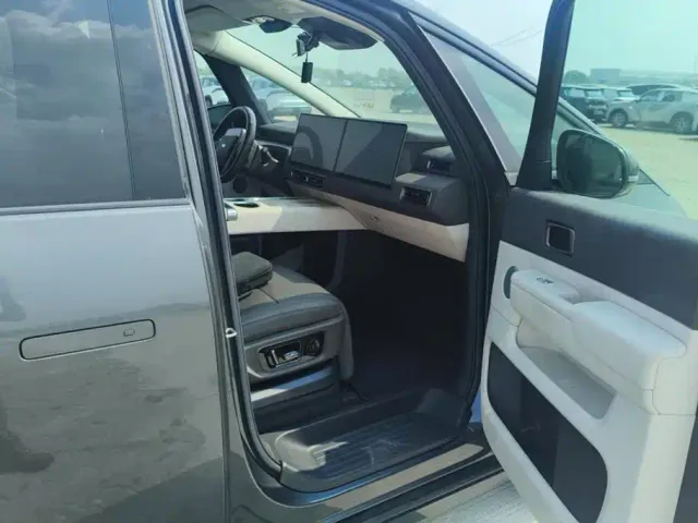 Li Auto MEGA — Фото автомобиля 7