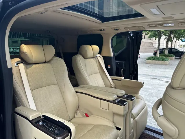 Toyota Vellfire — Фото автомобиля 11