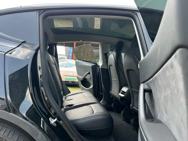 Tesla Model Y — Фото автомобиля 8