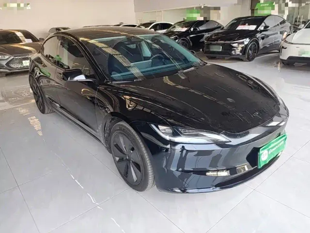 Tesla Model 3 — Фото автомобиля 3
