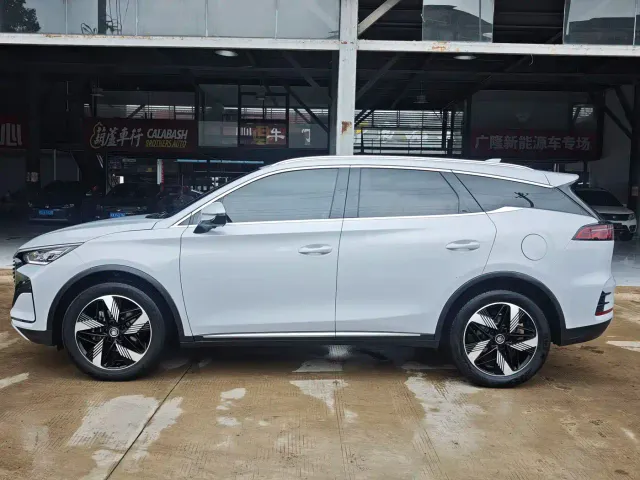 BYD Tang — Фото автомобиля 4