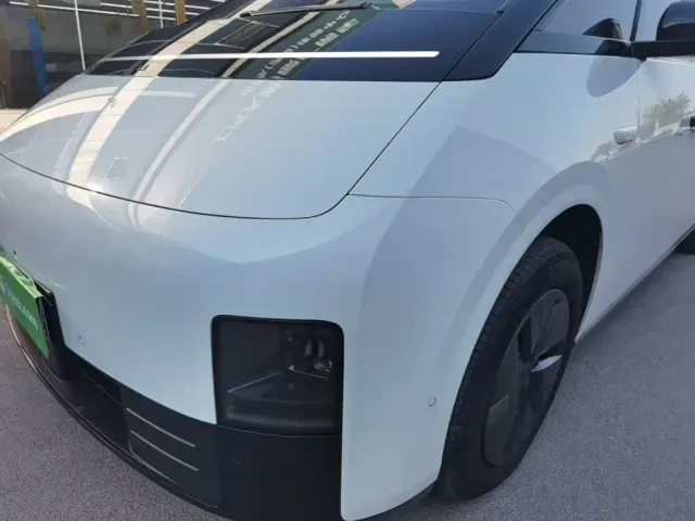 Li Auto MEGA — Фото автомобиля 23