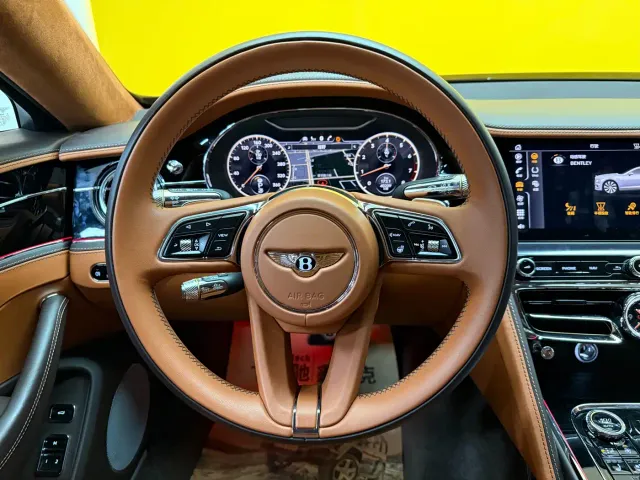 Bentley Flying Spur — Фото автомобиля 15