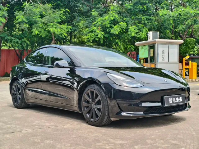 Tesla Model 3 — Фото автомобиля 2