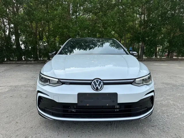 Volkswagen Golf — Фото автомобиля 2