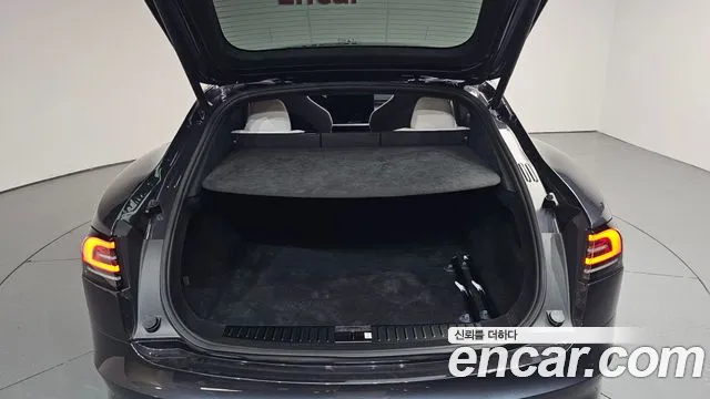 Tesla Model S — Фото автомобиля 20