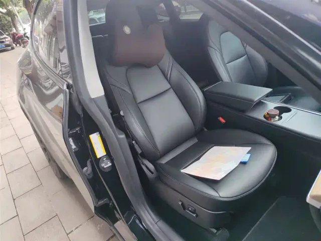 Tesla Model Y — Фото автомобиля 3