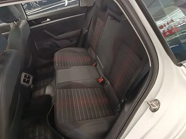 Volkswagen Lavida — Фото автомобиля 16