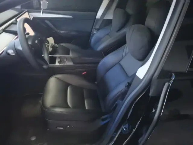 Tesla Model Y — Фото автомобиля 14