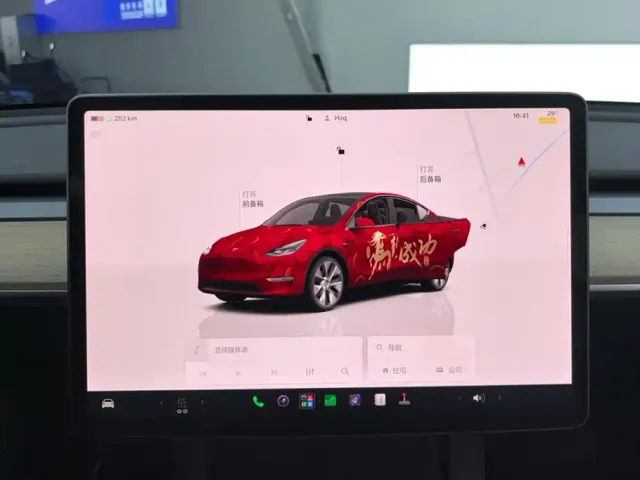 Tesla Model Y — Фото автомобиля 14
