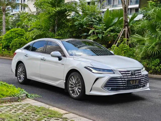 Toyota Avalon — Фото автомобиля 3