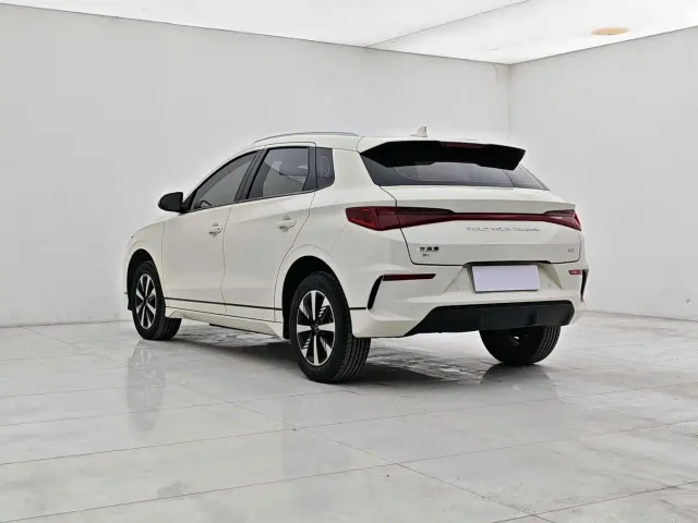 BYD e2 — Фото автомобиля 4