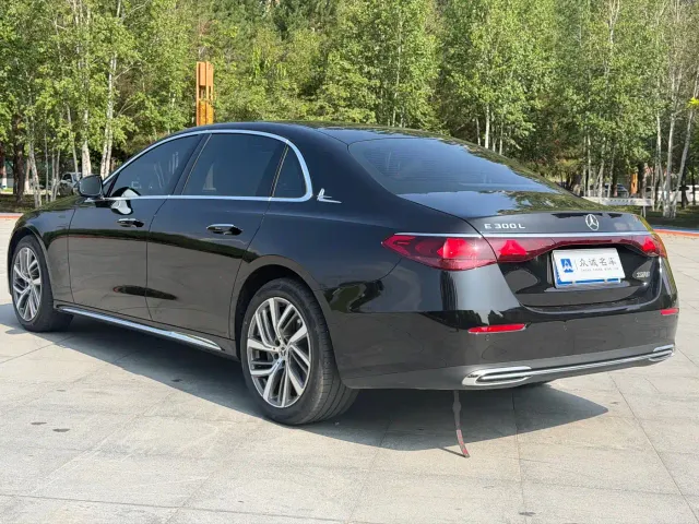 Mercedes-Benz E-Class — Фото автомобиля 9