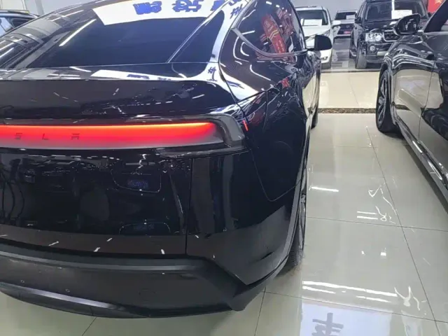 Tesla Model Y — Фото автомобиля 7