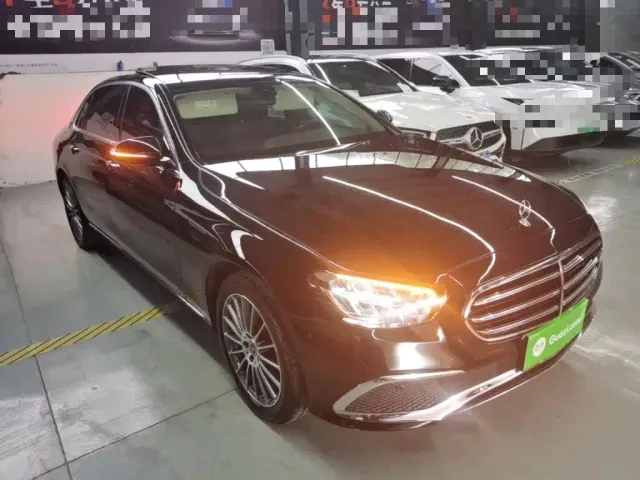 Mercedes-Benz E-Class — Фото автомобиля 3