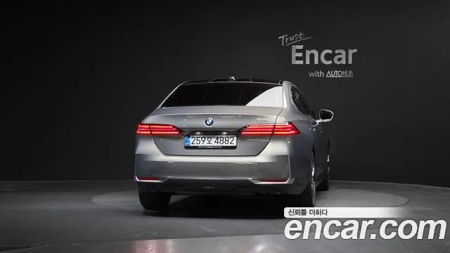 BMW 5-Series — Фото автомобиля 4
