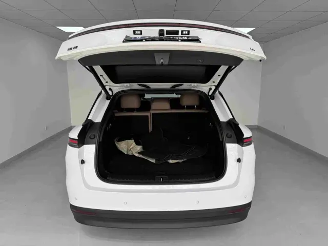 Li Auto i6 — Фото автомобиля 20