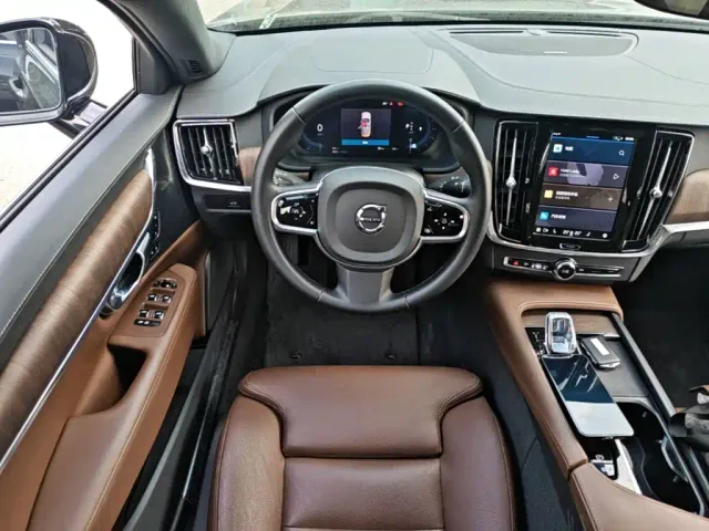 Volvo S90 — Фото автомобиля 14