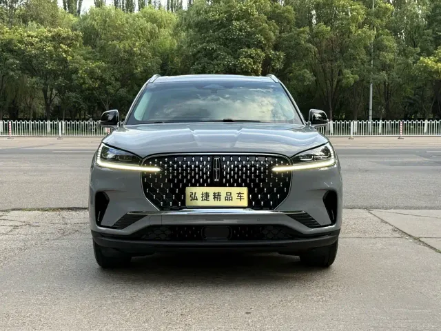 Lincoln Aviator — Фото автомобиля 2