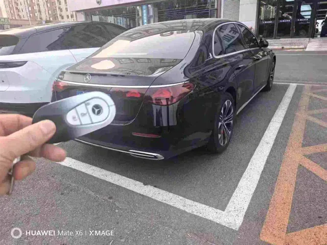 Mercedes-Benz E-Class — Фото автомобиля 3