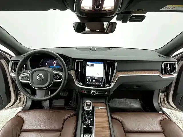 Volvo S60 — Фото автомобиля 9