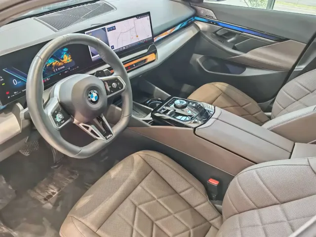 BMW 5 Series — Фото автомобиля 13