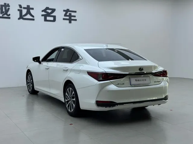 Lexus ES — Фото автомобиля 19