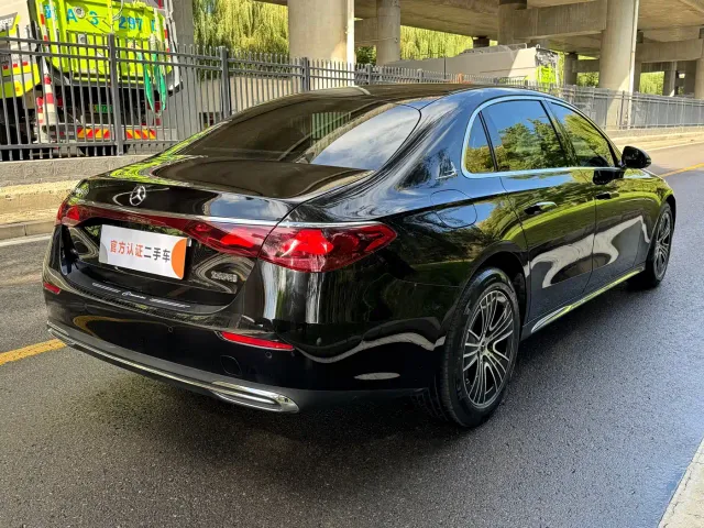 Mercedes-Benz E-Class — Фото автомобиля 14