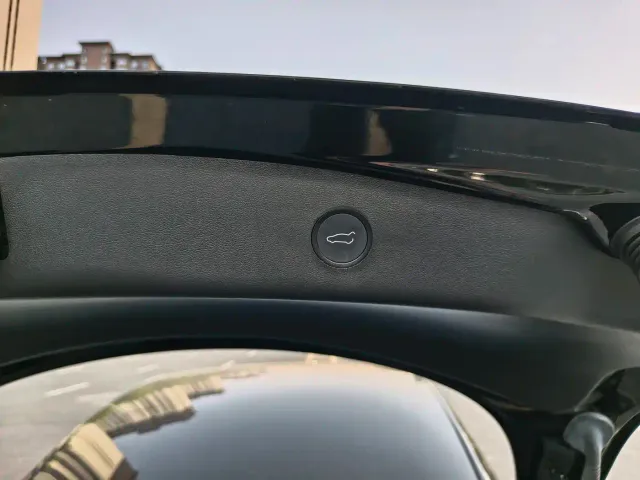 Tesla Model 3 — Фото автомобиля 11