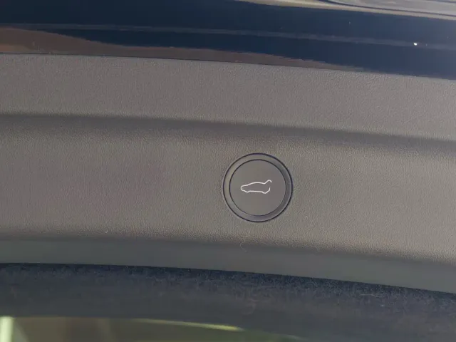 Tesla Model Y — Фото автомобиля 28