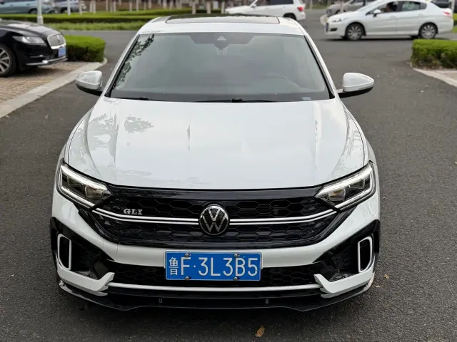 Volkswagen Sagitar — Фото автомобиля 2
