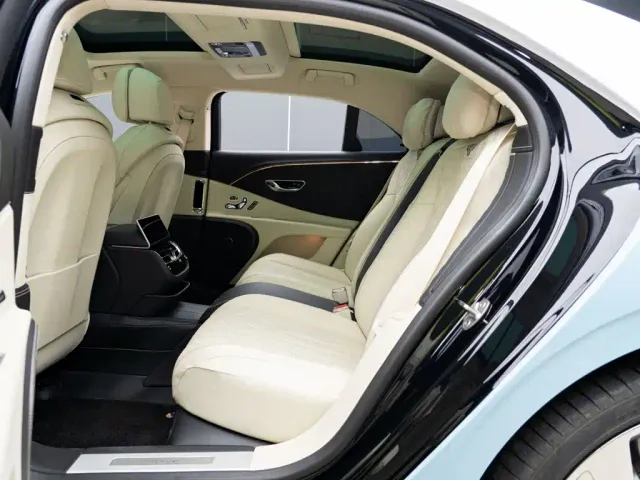 Bentley Flying Spur — Фото автомобиля 11