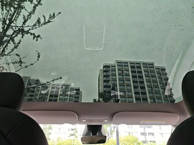 Tesla Model Y — Фото автомобиля 17
