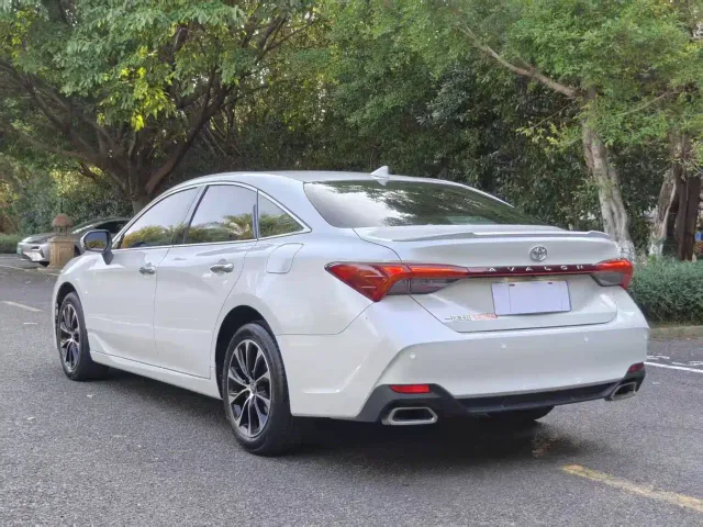 Toyota Avalon — Фото автомобиля 7