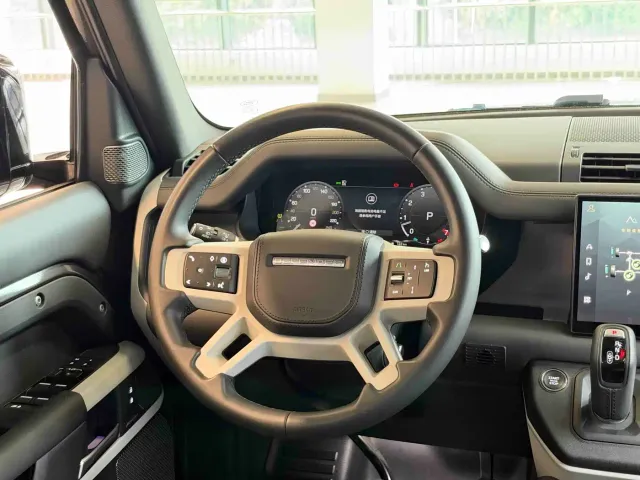 Land Rover Defender — Фото автомобиля 11