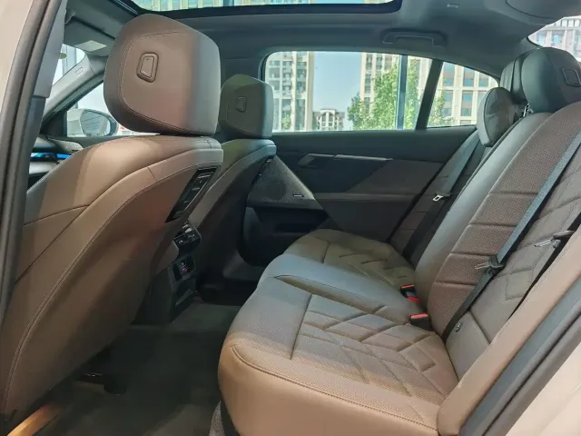 BMW 5 Series — Фото автомобиля 21