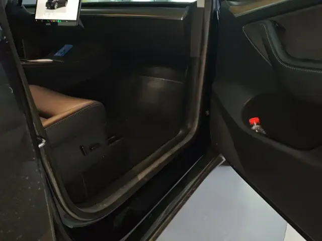 Tesla Model Y — Фото автомобиля 19