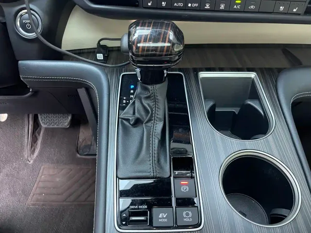 Toyota Sienna — Фото автомобиля 23