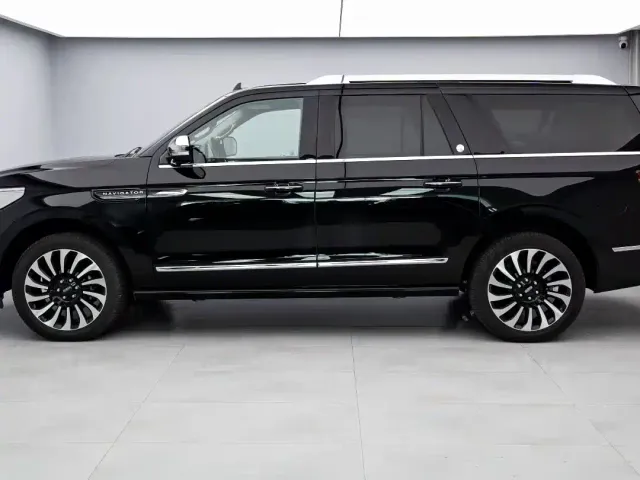 Lincoln Navigator — Фото автомобиля 3