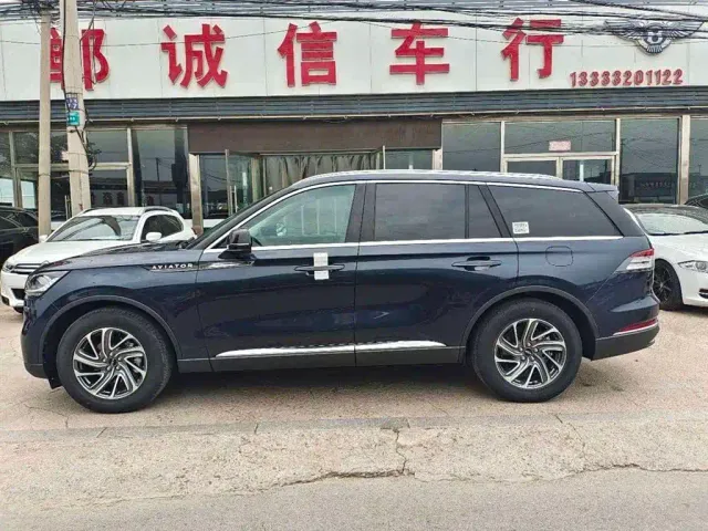 Lincoln Aviator — Фото автомобиля 4