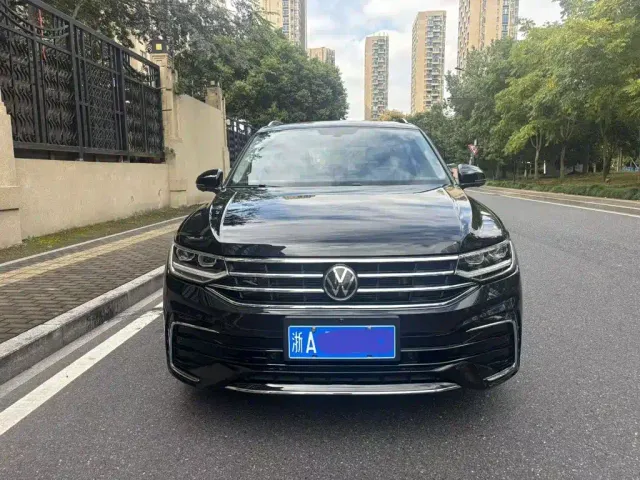 Volkswagen Tiguan L — Фото автомобиля 2
