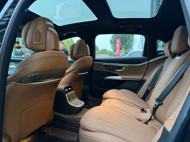 Mercedes-Benz E-Class — Фото автомобиля 8