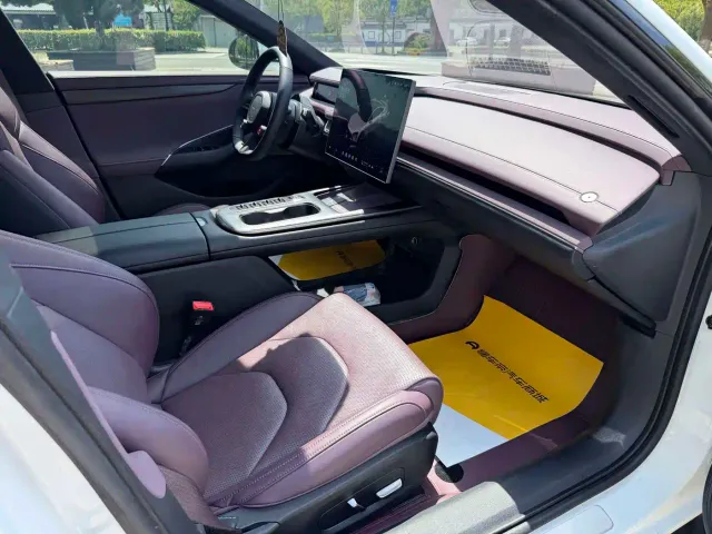 Xiaomi SU7 — Фото автомобиля 15