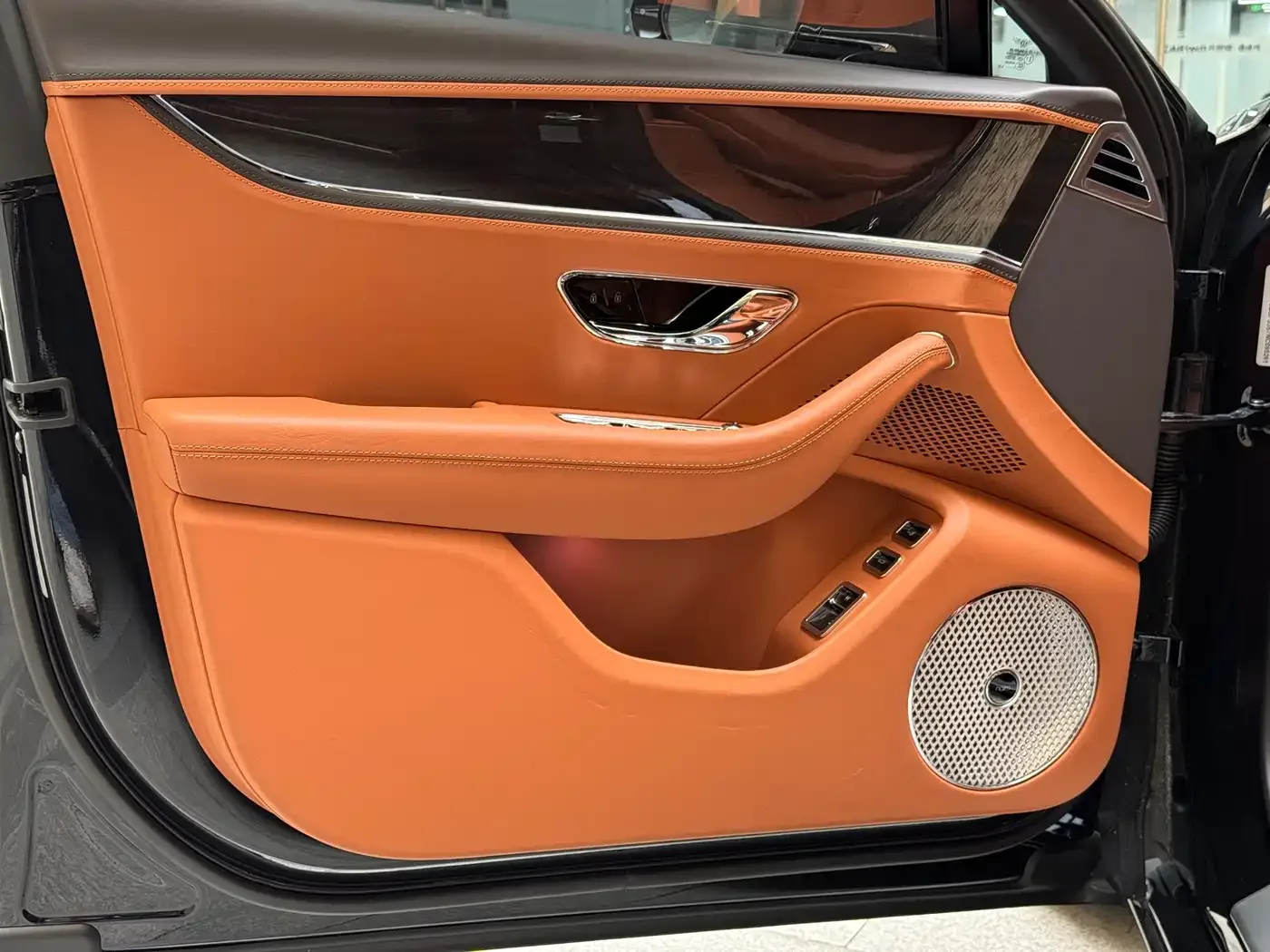 Bentley Flying Spur Plug-in Hybrid 2022 2.9T V6 Hybrid — Фото автомобиля 8