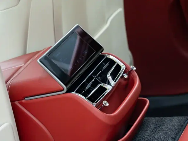 Bentley Flying Spur — Фото автомобиля 15