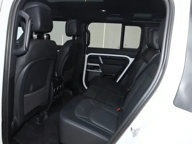 Land Rover Defender — Фото автомобиля 22