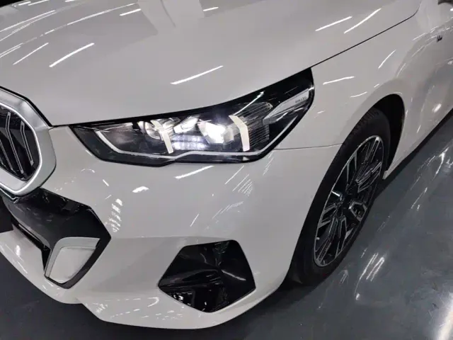 BMW 5 Series — Фото автомобиля 23
