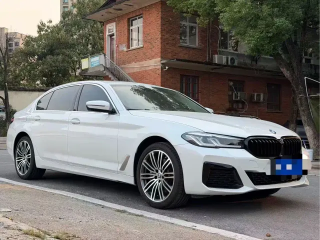 BMW 5 Series — Фото автомобиля 3